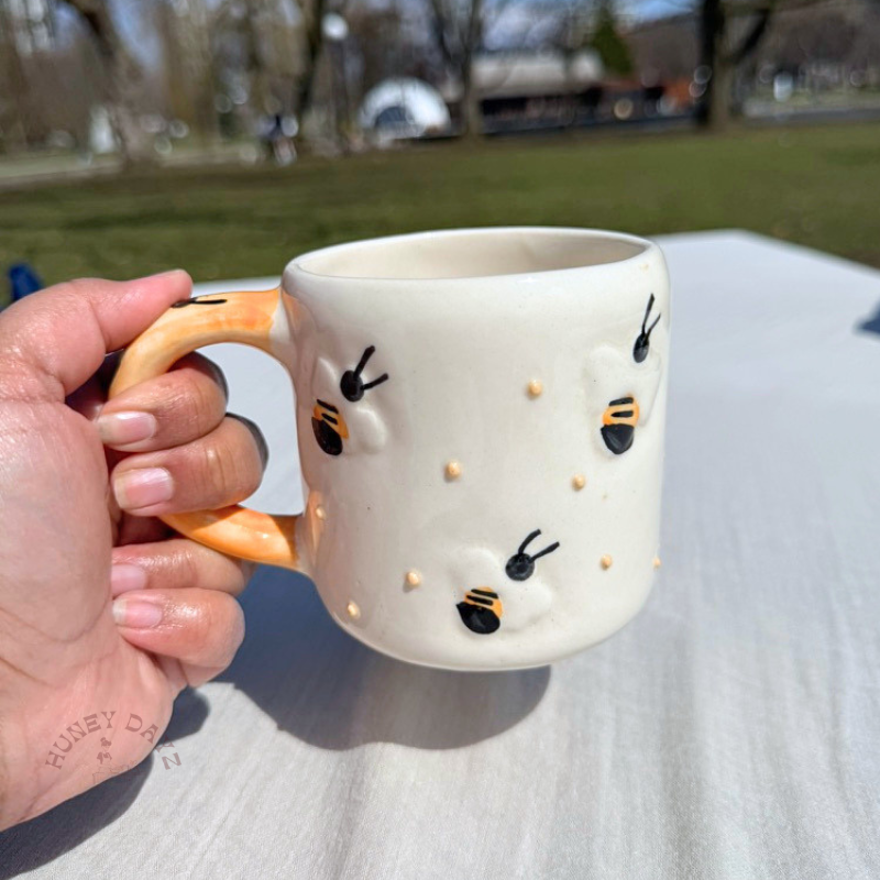 Honey Bee Daisy Mug