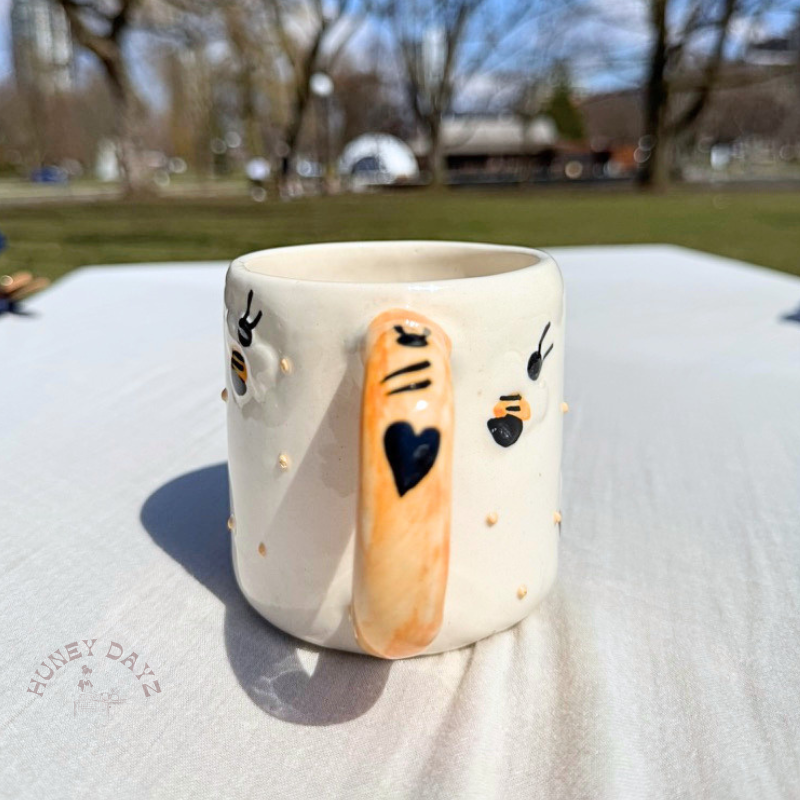 Honey Bee Daisy Mug